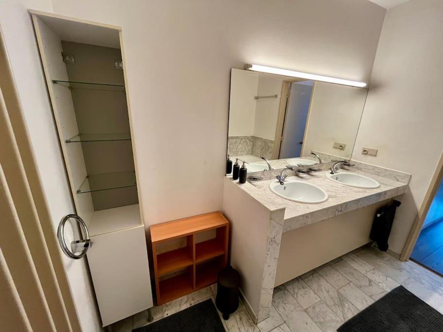 Big Apartment With Parking In Antwerp Exterior photo