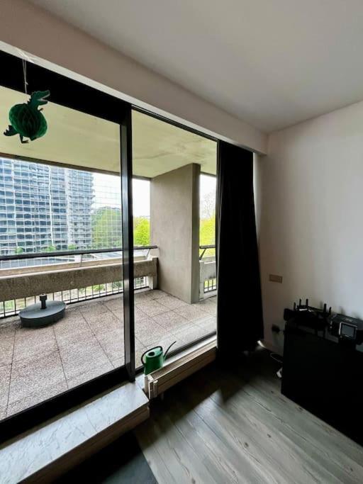 Big Apartment With Parking In Antwerp Exterior photo